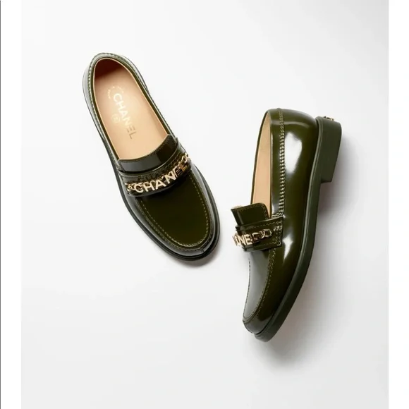 BLOGGERS FAV: CHANEL MOCCASINS LOAFERS IN BLACK - Picture 3 of 6